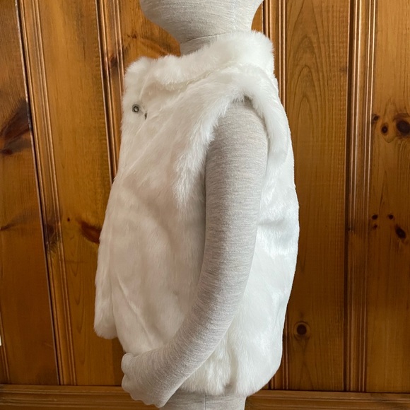 3/$10 Faux Fur Vest (3T) - Picture 3 of 9
